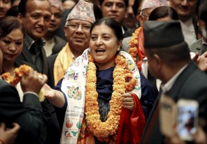 Guarda la versione ingrandita di La neo-eletta presidente Bidhya Bhandari (Foto Lapresse)